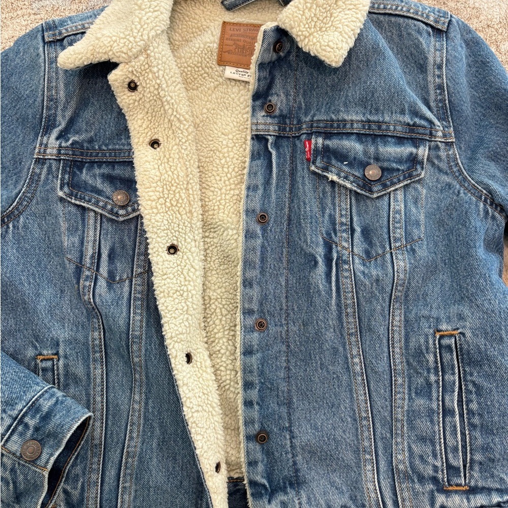 Levi's Classic Blue Denim Jacket with Cream Sherpa Lining